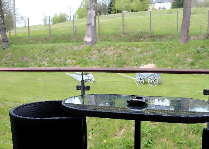 Mit Balkon 아파트 *